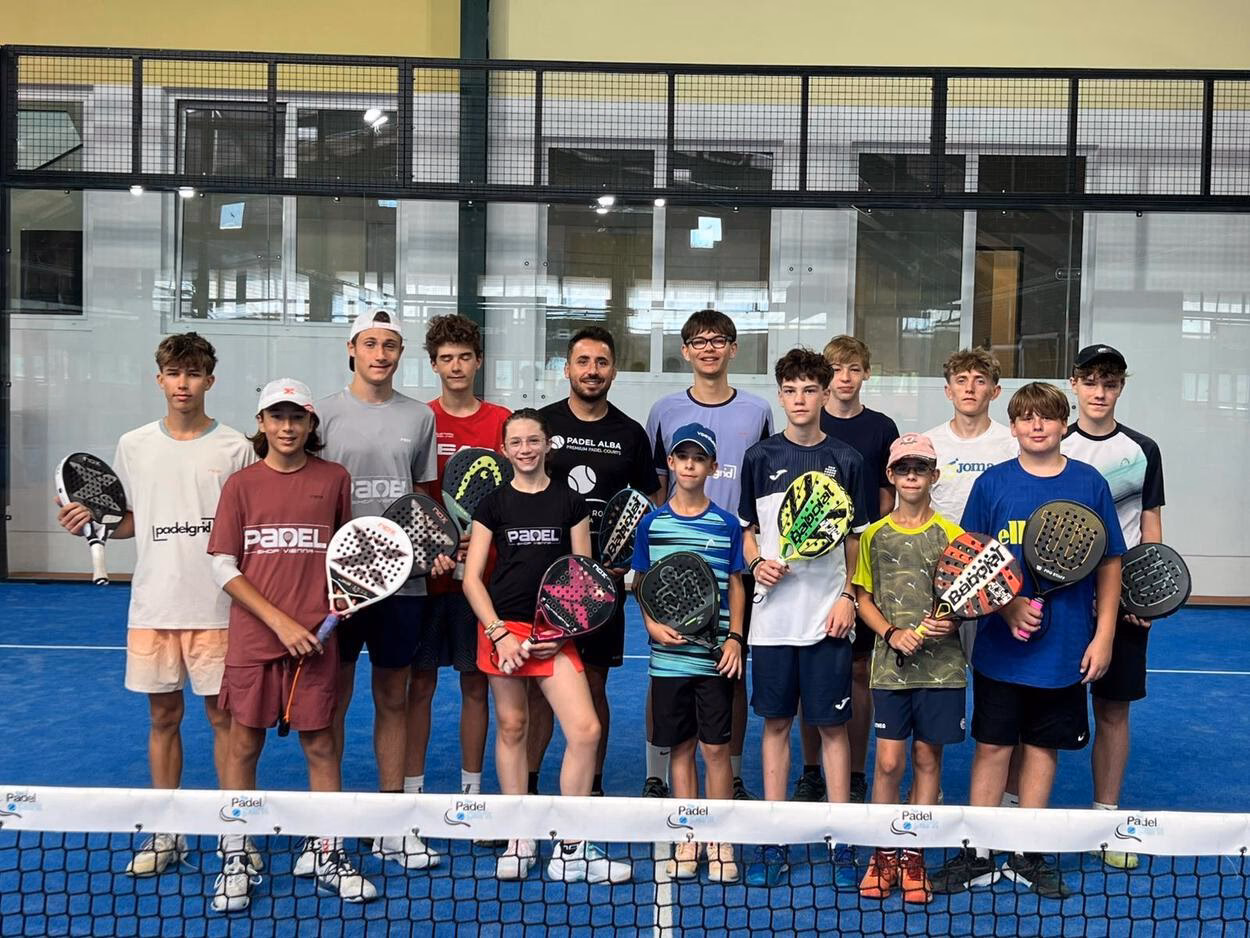 Did Apu have an affair with Annette Taylor?