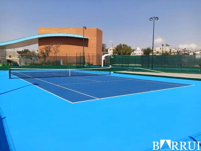 ¿Quién construye la pista de pádel en Barruelo de Santullán?