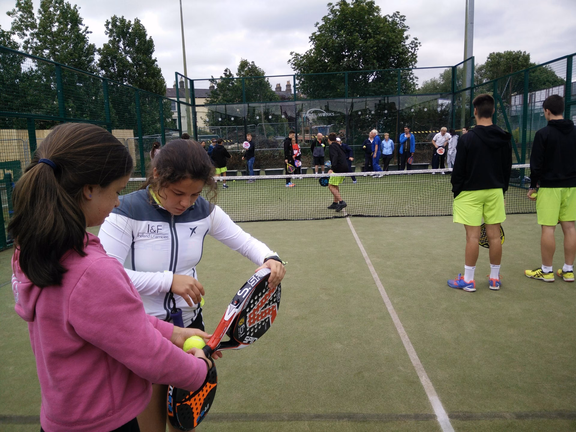 Does Padel cover offer a membership?
