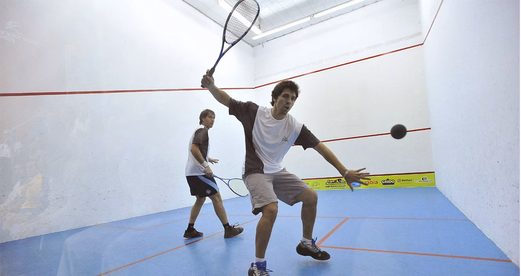 ¿Qué diferencia hay entre el pádel y el squash?
