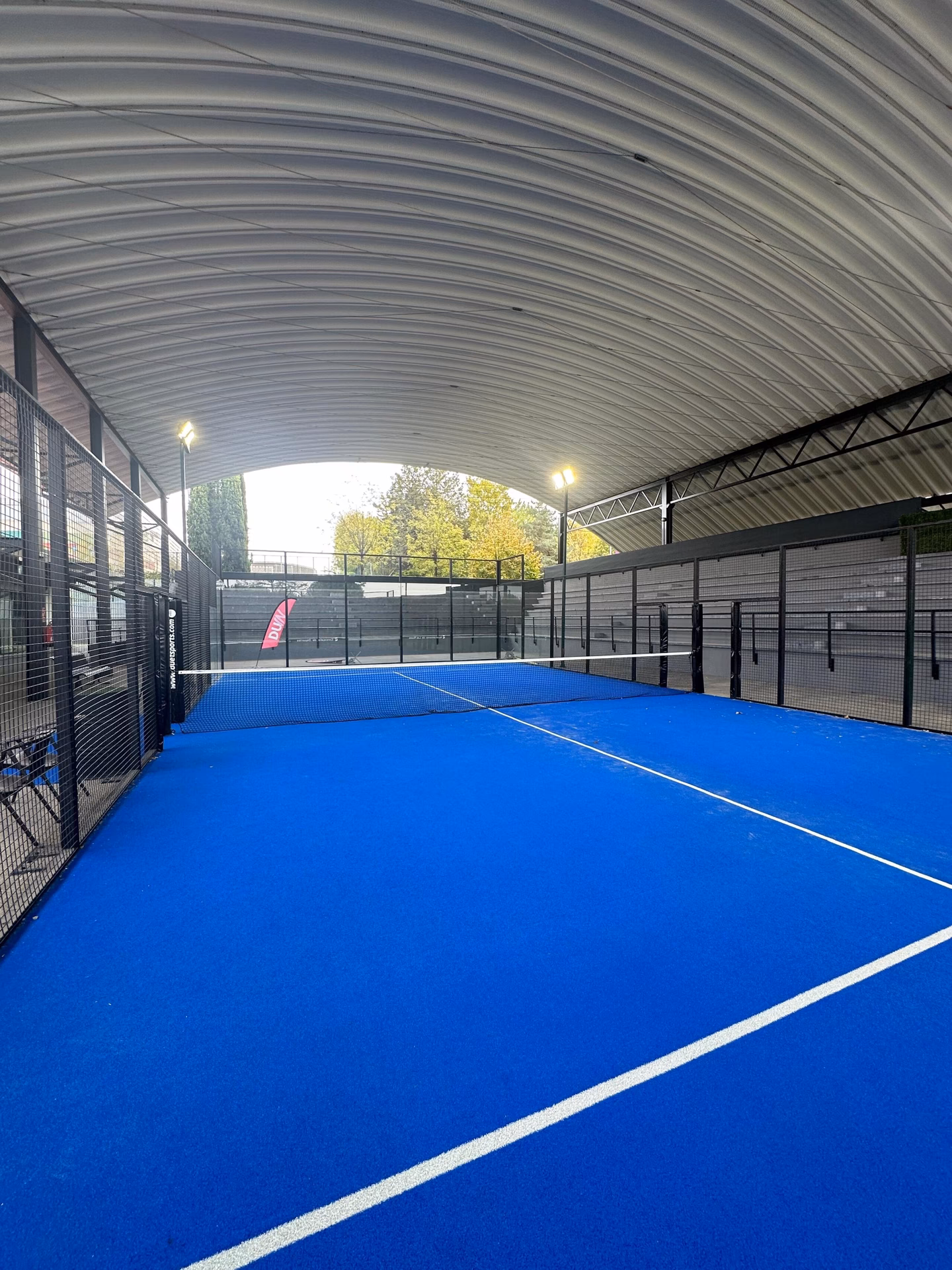 ¿Qué ofrece el Club Escuela de tenis y pádel en Las Rozas?