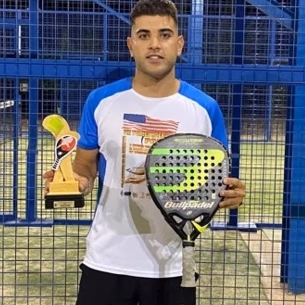 ¿Qué actividades y talleres ofrece Peque's School en barrio del Pilar?