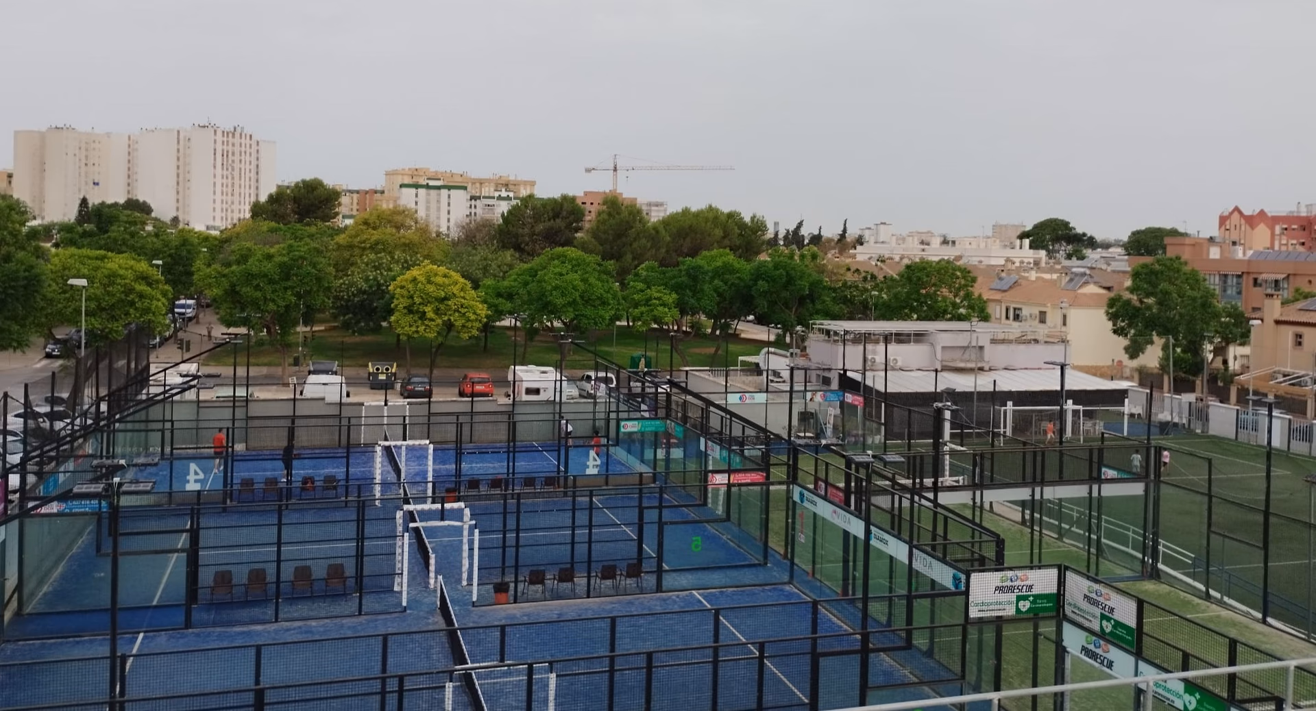 ¿Qué ofrece club más padel para disfrutar de tu deporte favorito?