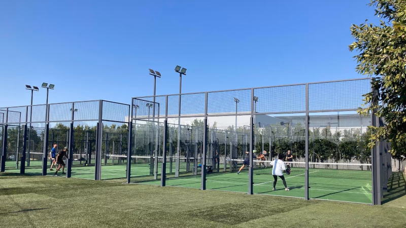 Who can play Padel in Durbanville?