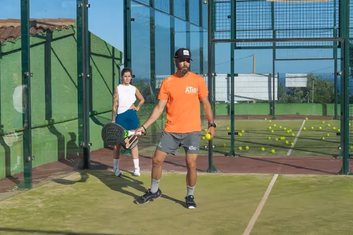 ¿Cómo se ha dedicado el proyecto de enseñar a jugar al pádel?