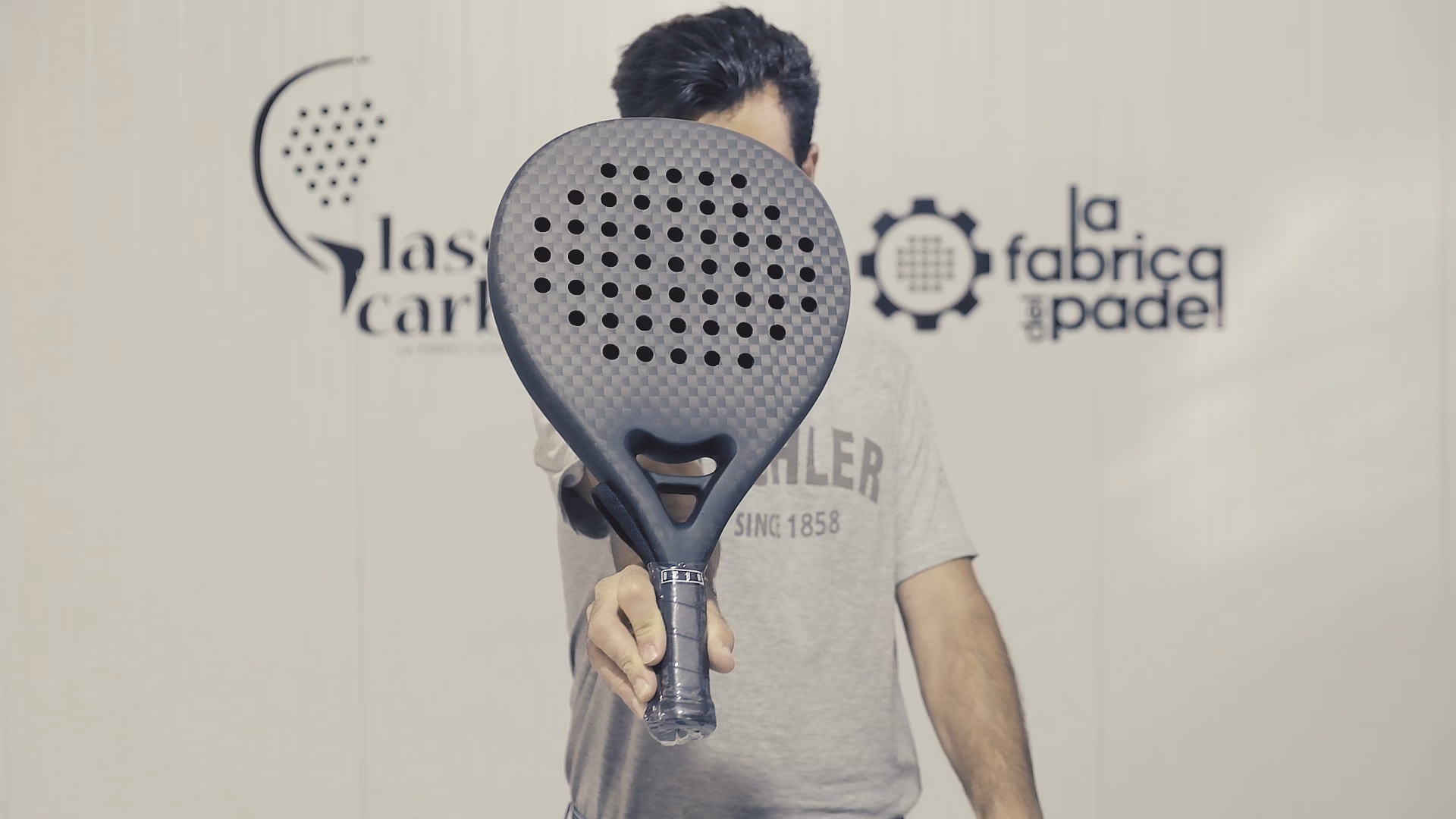 ¿Qué ofrece karbondesing para las palas de pádel?