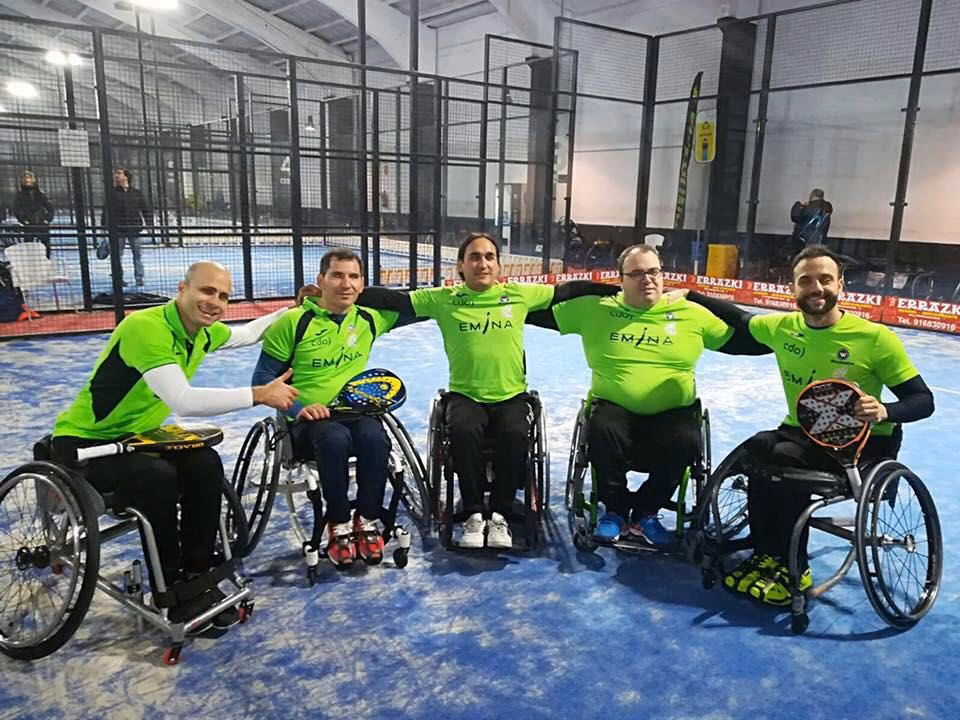 ¿Cuáles son las funciones de la Federación Española de pádel a nivel público?