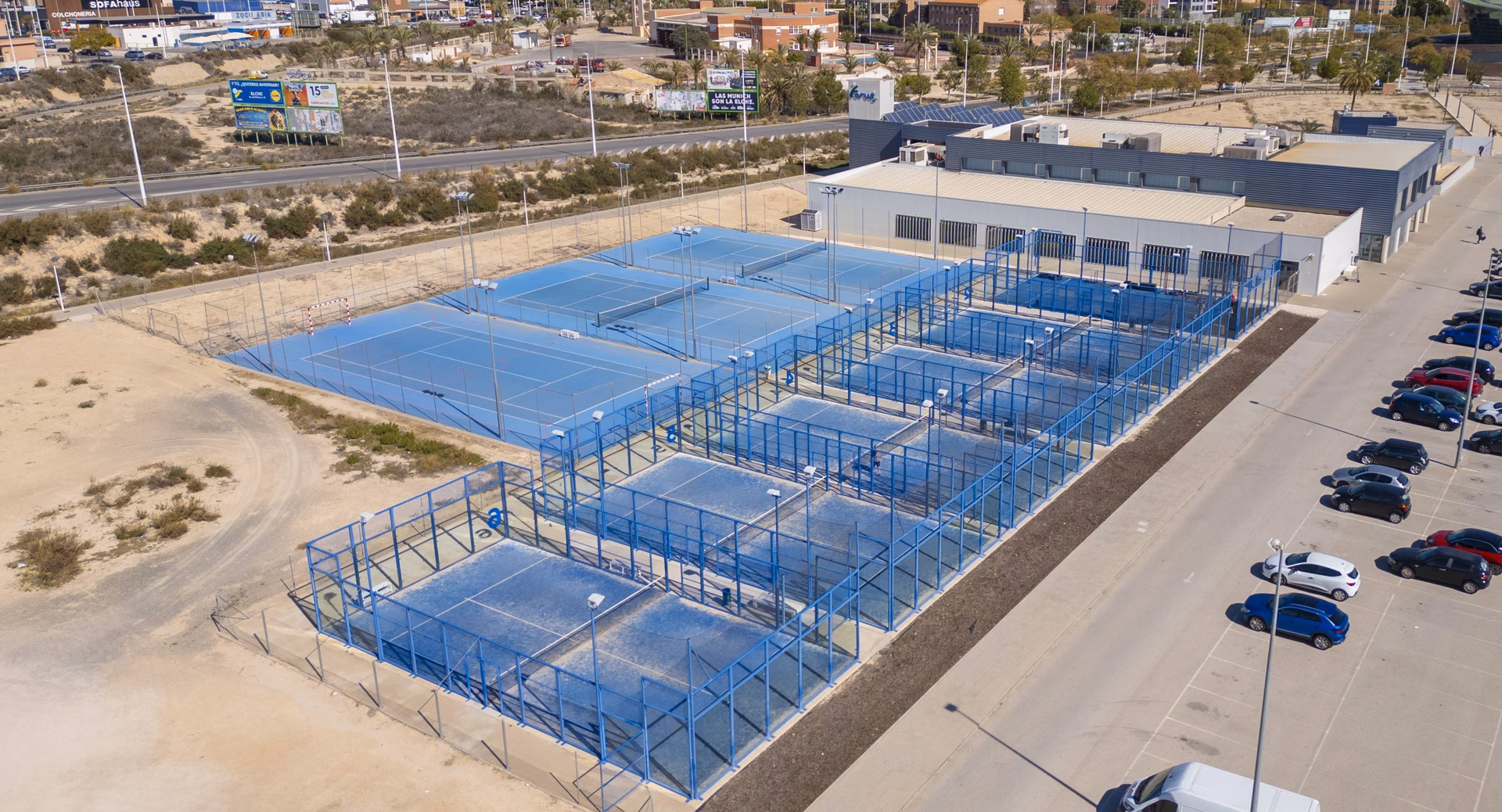 ¿Cuántas pistas de pádel hay en el club Forus Elche?