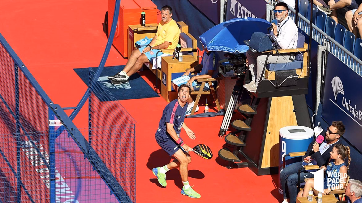 ¿Qué sucede si el árbitro observa que el saque fue malo?