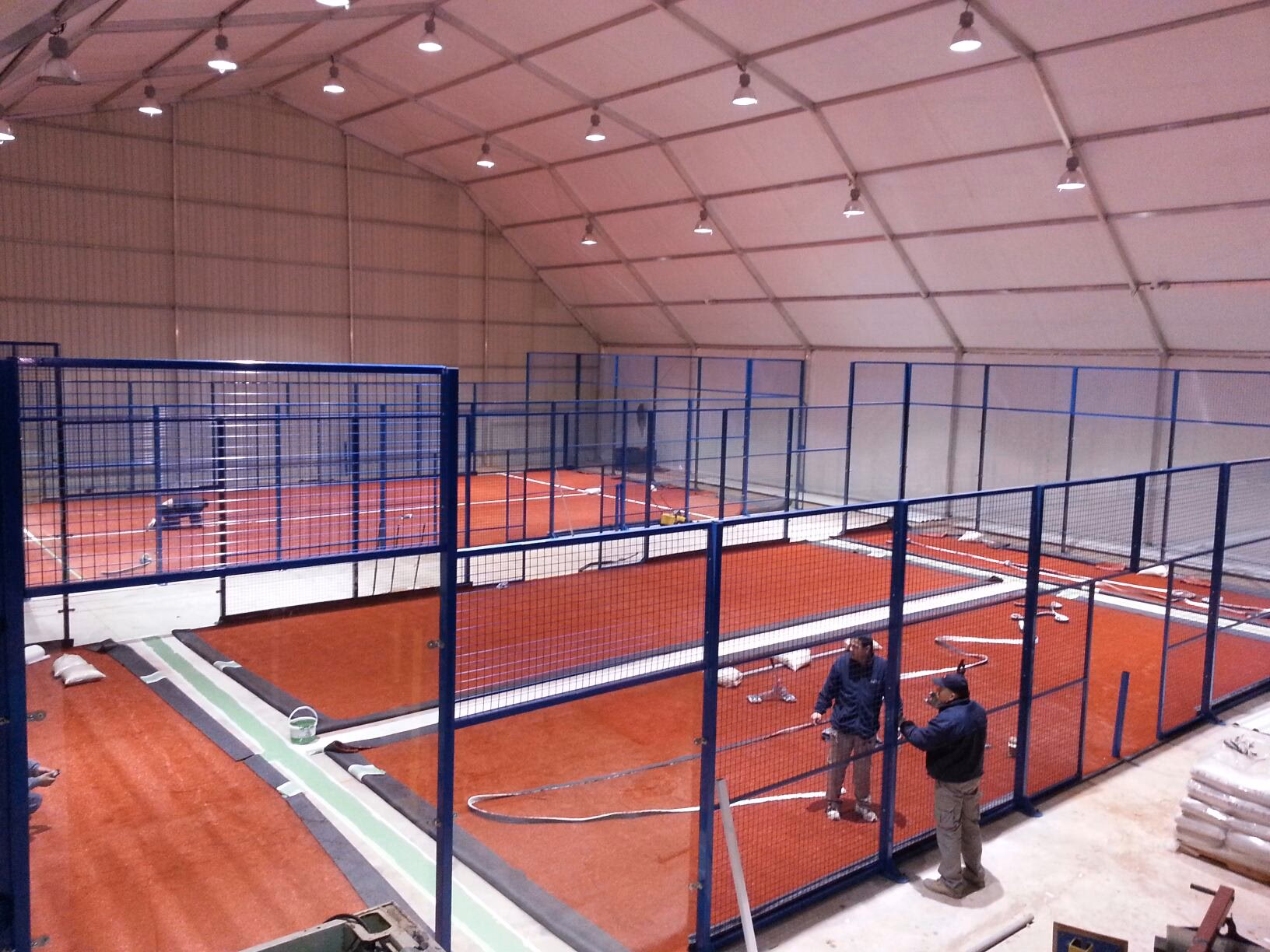 ¿Dónde se puede alquilar una pista de padel en Jaén?