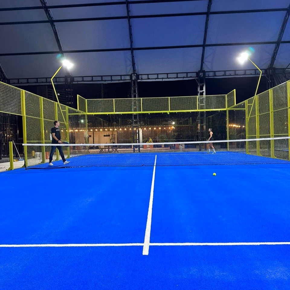 ¿Cuál es la mejor luz para la cancha de tenis?