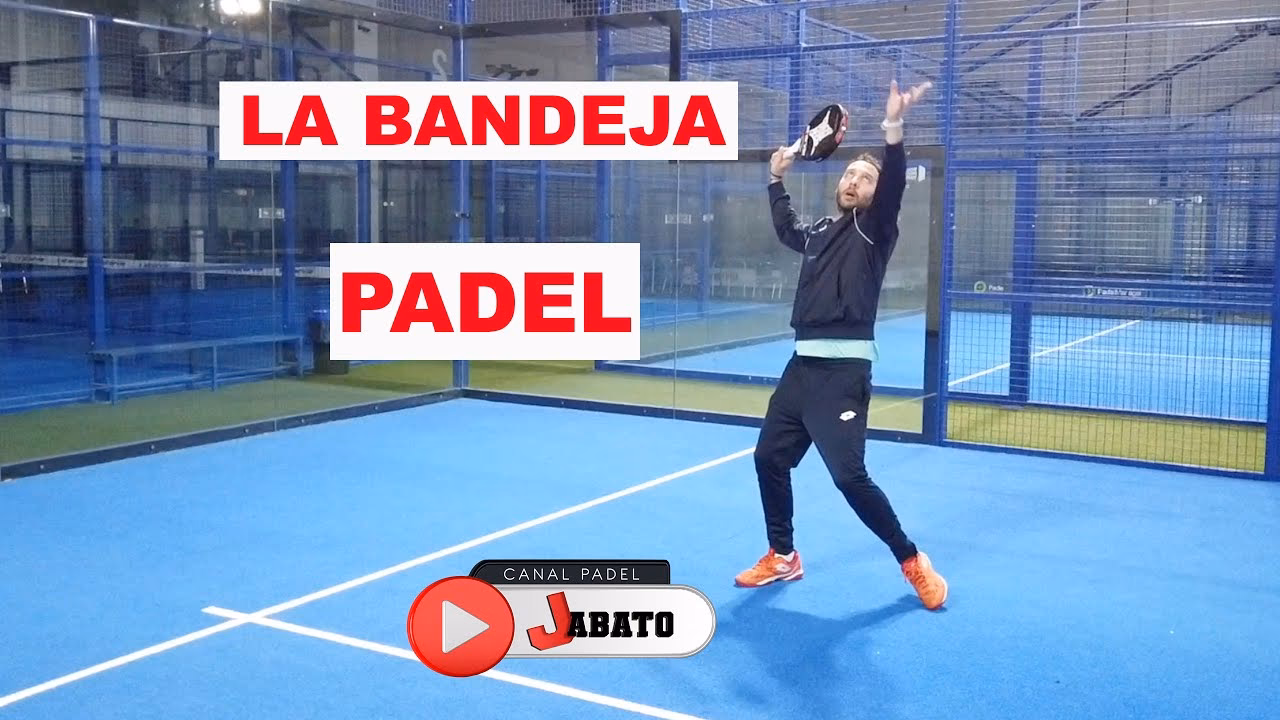 ¿Dónde se debe salir después de golpearlo una bandeja?