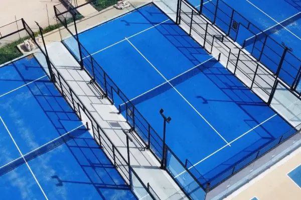 Quelle est la hauteur d'un terrain de padel ?
