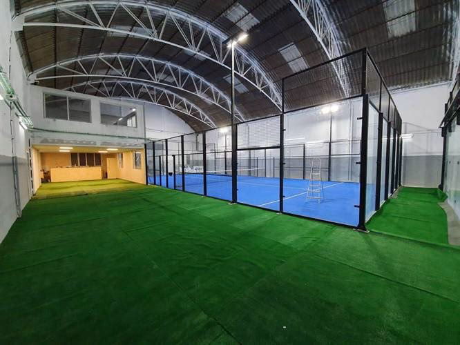 ¿Qué instalaciones ofrece Padel Alboraya?