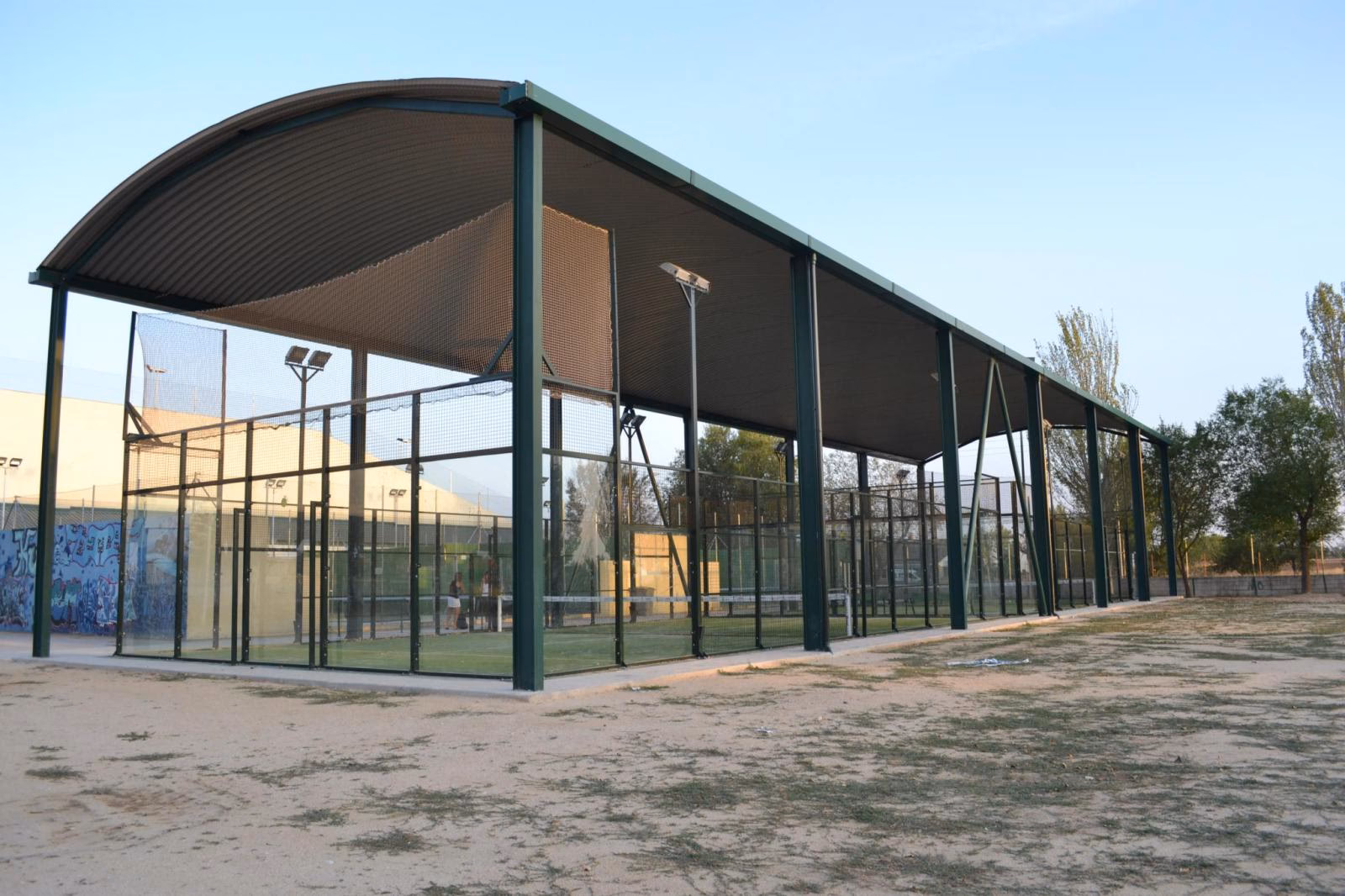 ¿Dónde se imparten actividades deportivas en Fuente el Saz de Jarama?