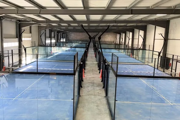 Comment trouver facilement les clubs de padel dans l'Hérault ?