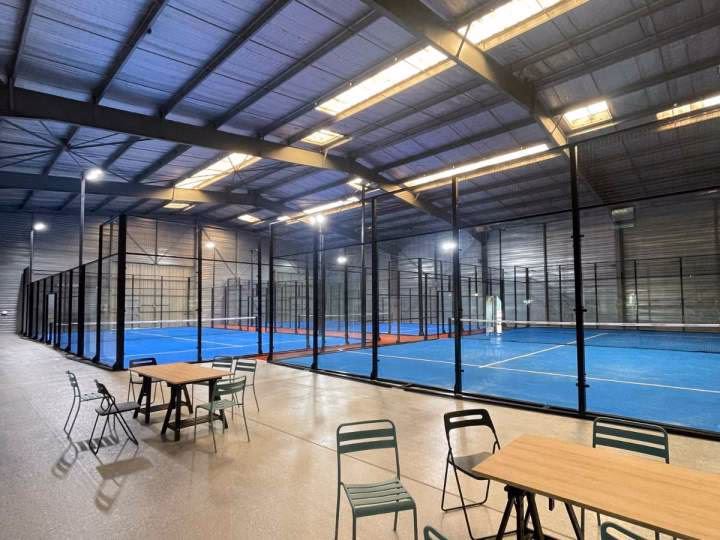 Qu'est-ce que le centre padel House propose aux débutants ?