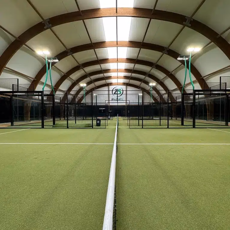 Quels sont les différents types de terrains de padel ?