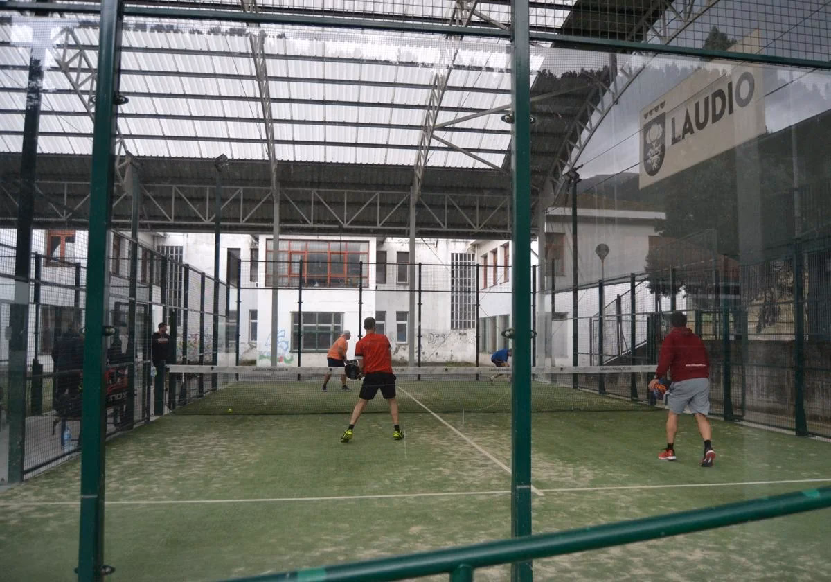 ¿Qué ofrece el club de padel de Llodio?