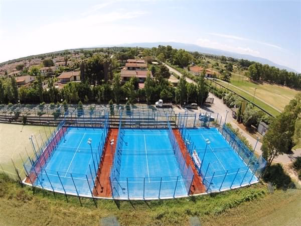 ¿Cuáles son los accesorios de un pádel?