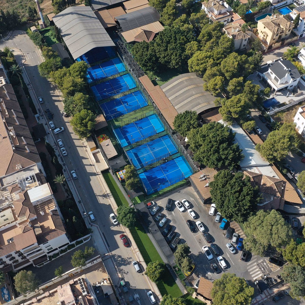 ¿Qué ofrece Real Club Pádel Marbella al cliente?