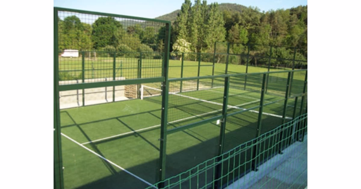 ¿Cuántas pistas tiene Padel la riera?