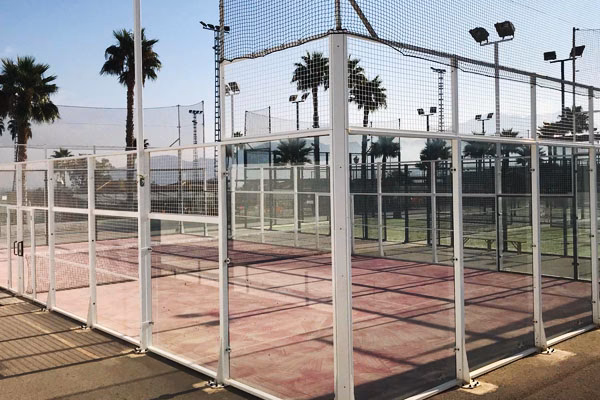 ¿Qué ofrece Sport Club Montepinar para disfrutar del pádel?