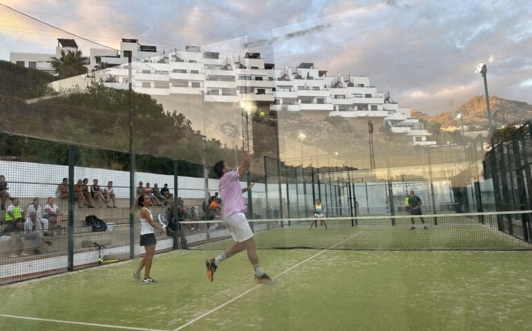 ¿Dónde alquilar pistas de padel y tenis ennerja?