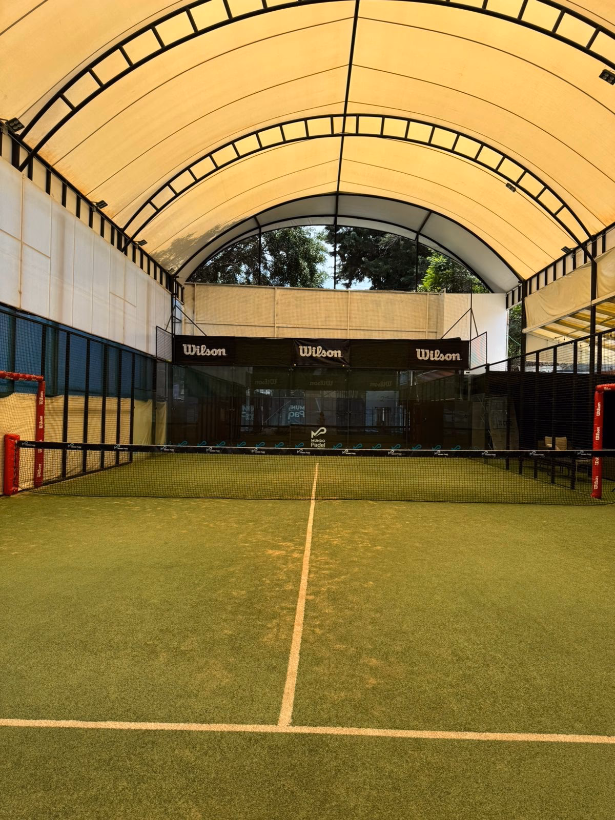 ¿Cuál es la longitud de una pista de padel?