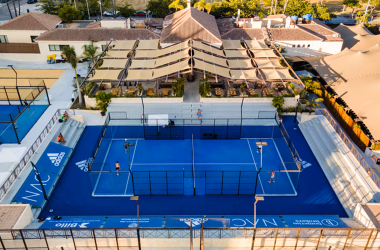 Does club Miraflores have a Padel?