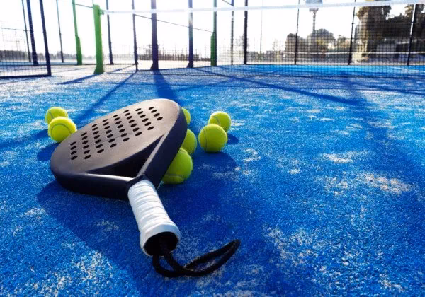 Are there Padel courts in Courtown?