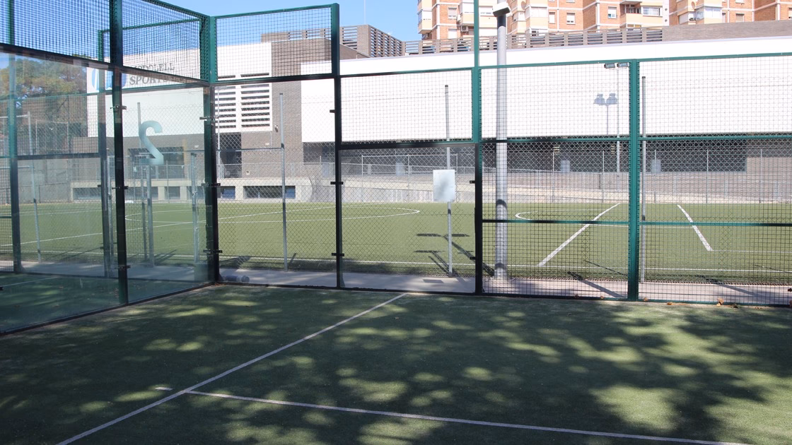 ¿Cómo reservar una pista de pádel en eurofitness Vall de Hebrón?