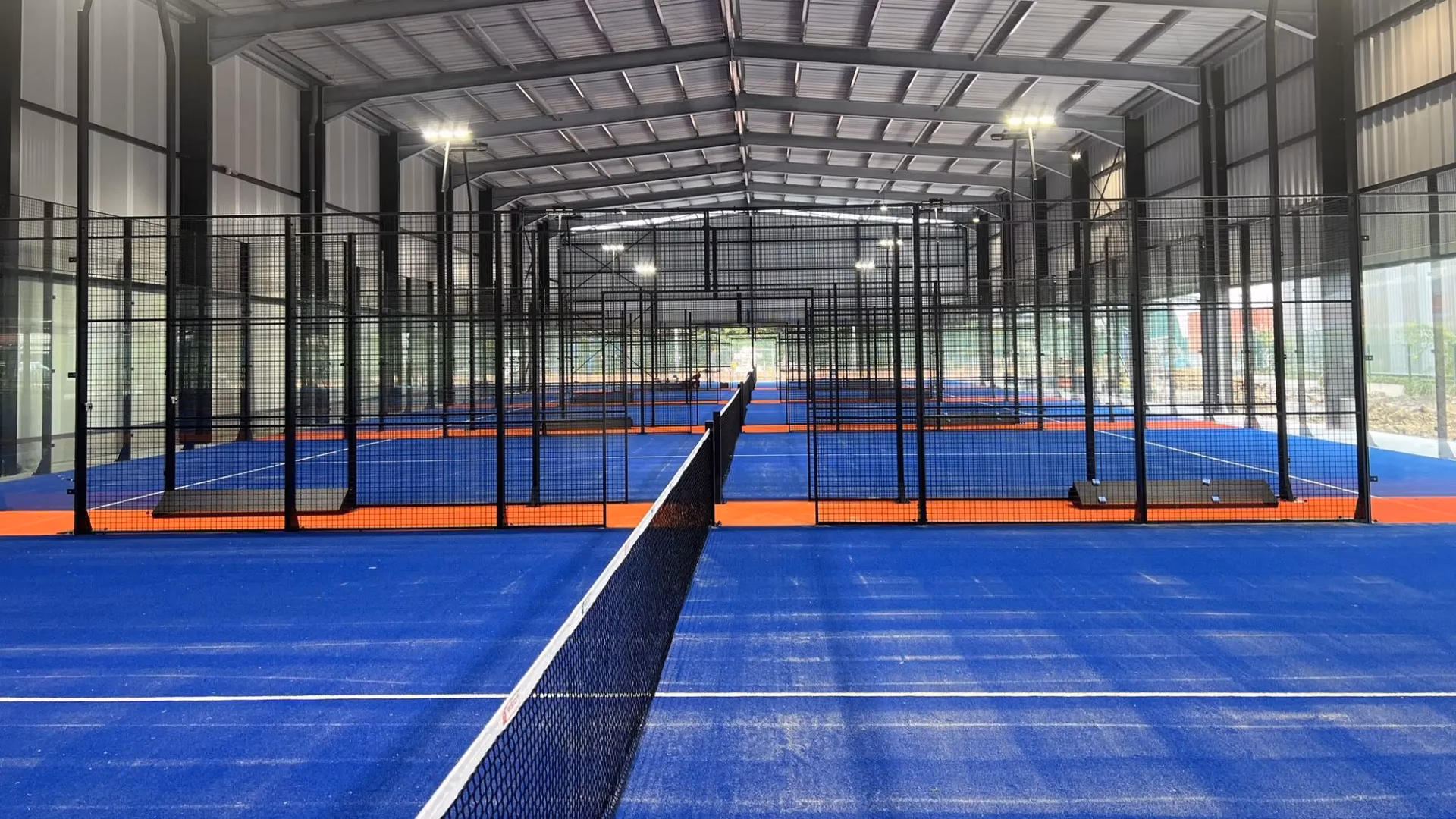 Quels cours sont proposés à la raquette de Villeneuve d'Ascq ?