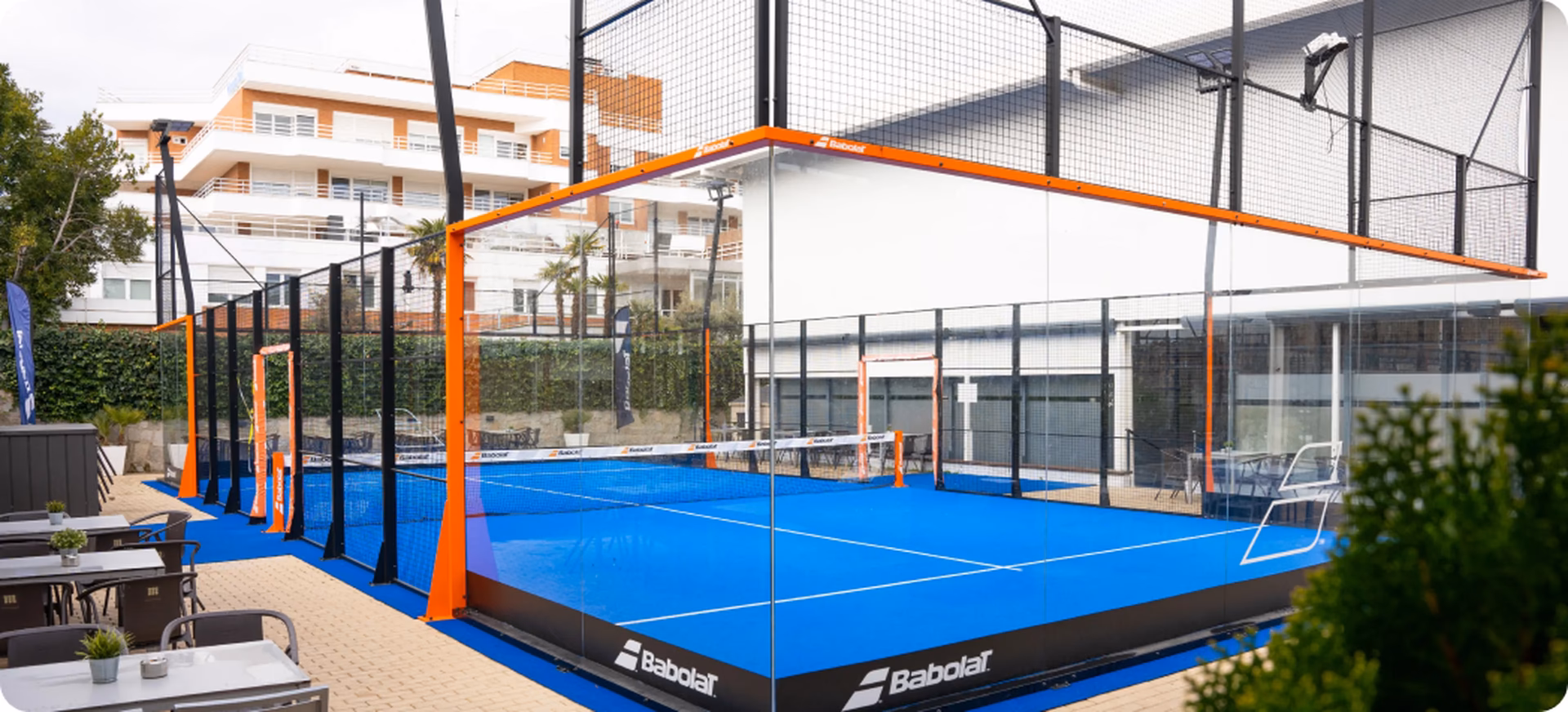 Can a non-member use the Padel courts?