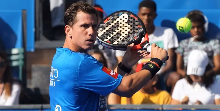 ¿Quién es el entrenador de Paquito Navarro?