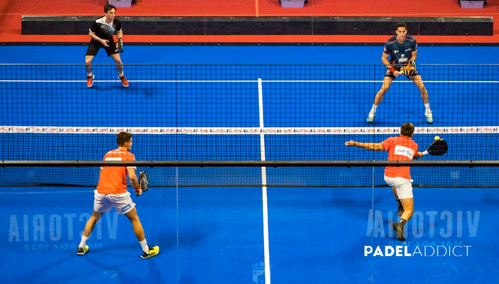 ¿Cuál es la posición de los pies en el pádel?