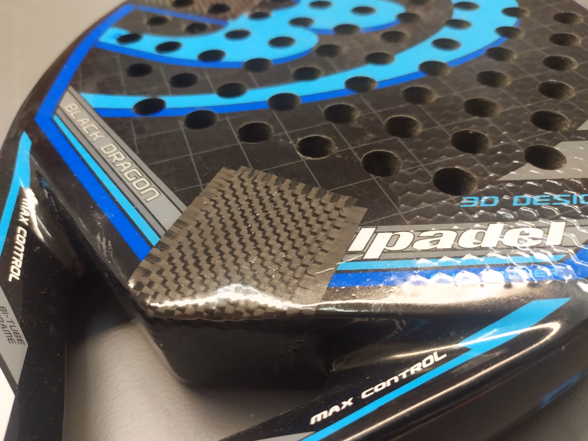 ¿Cómo reparar una pala de pádel rugosa?