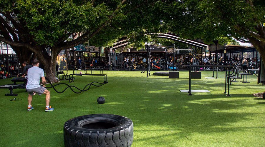 How far is Real Club Padel Marbella from Puerto Banus?