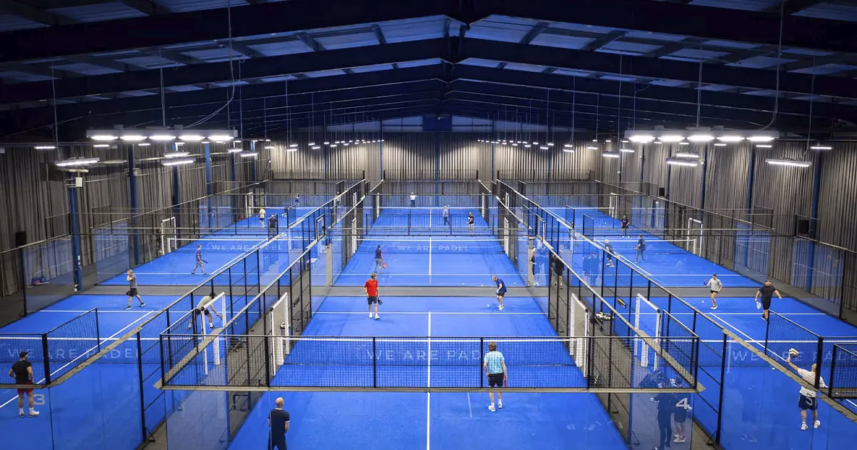 ¿Cómo construir pistas de pádel indoor?