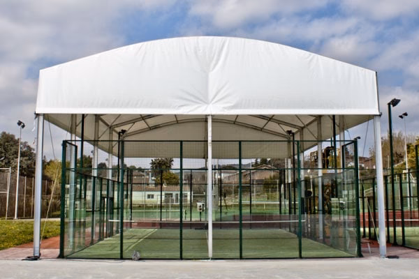 Quels services offre constructeur padel ?