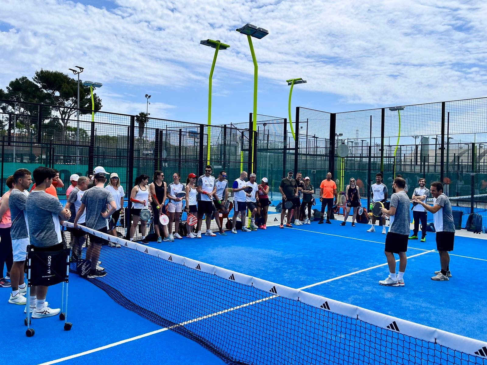 Qui dirigé le stage de padel avec Am Barcelona ?