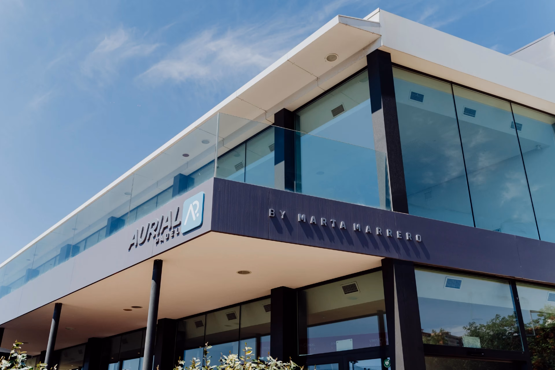 ¿Qué servicios ofrece Augusta pàdel St. Cugat?