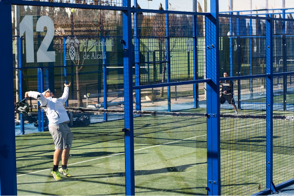 ¿Qué oferta deportiva ofrece el servicio de Deportes de la Universidad de Alcalá?