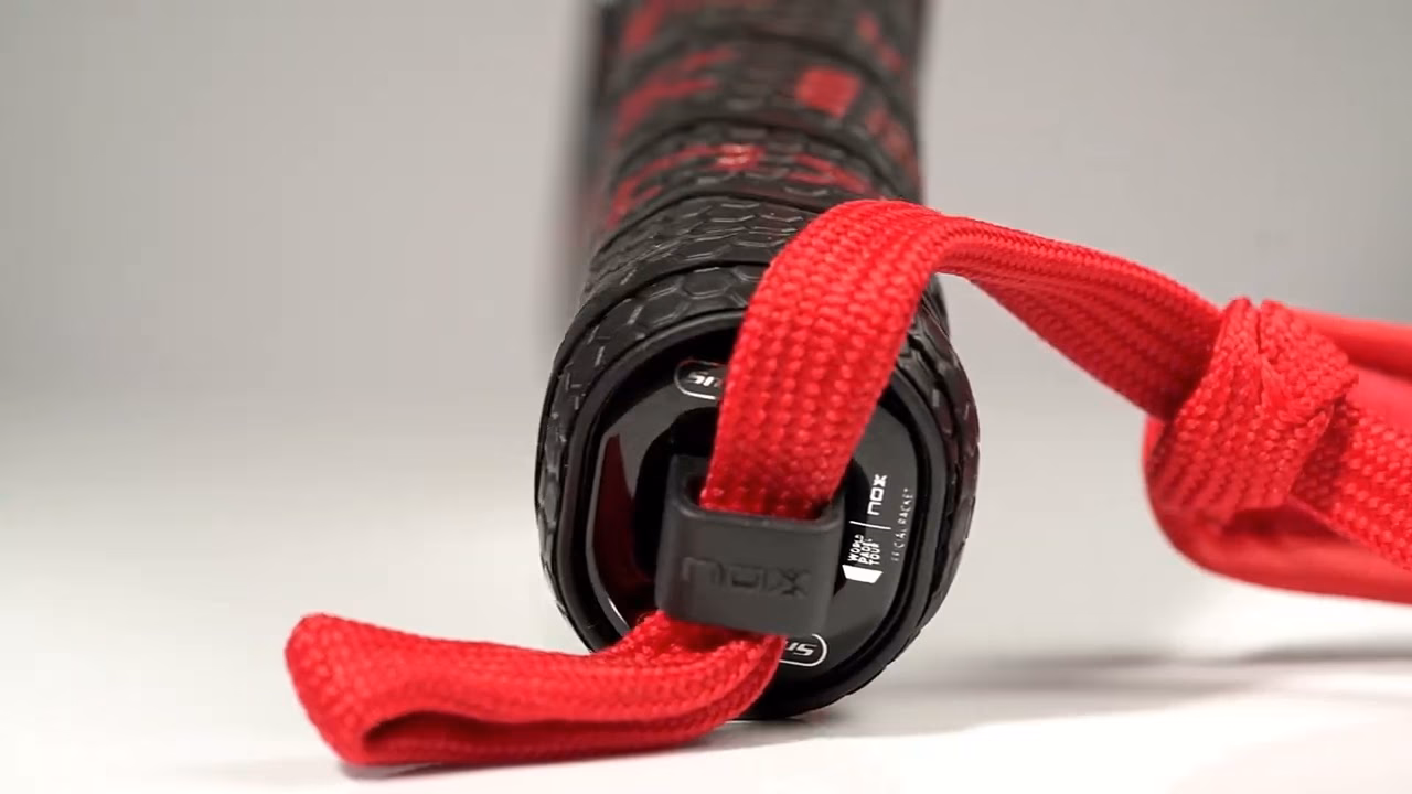 Should a safety strap be a fixed component on a Padel racket?